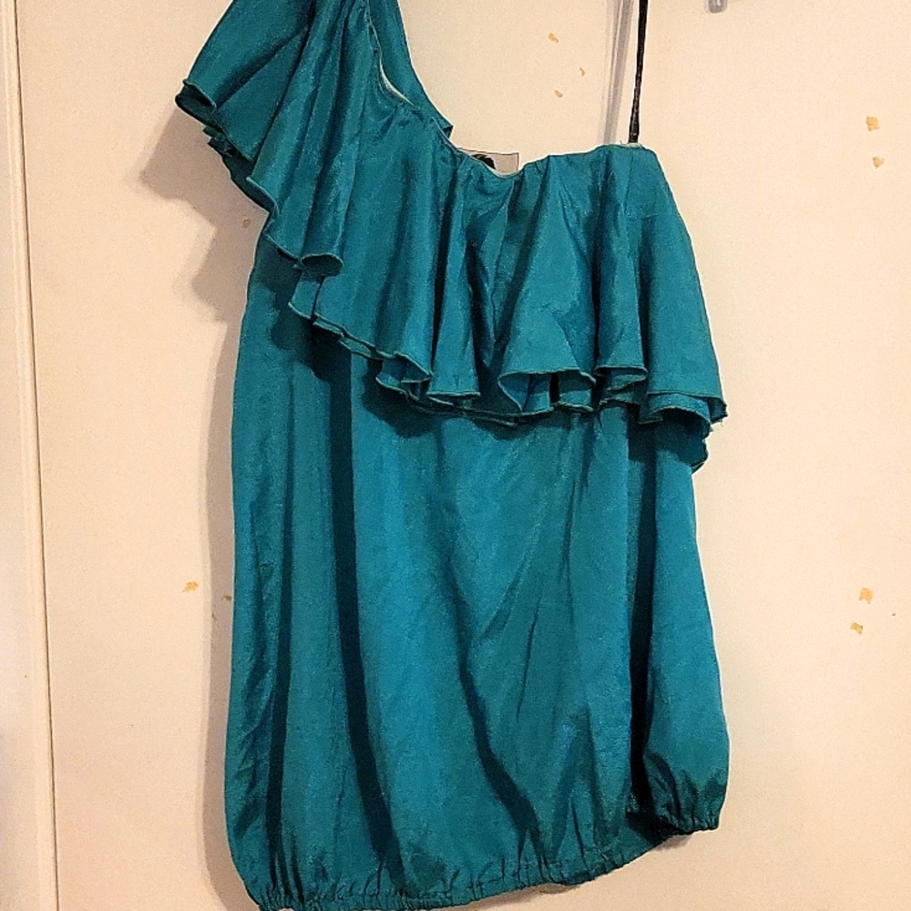 🍇Beautiful ruffle top🍇#1